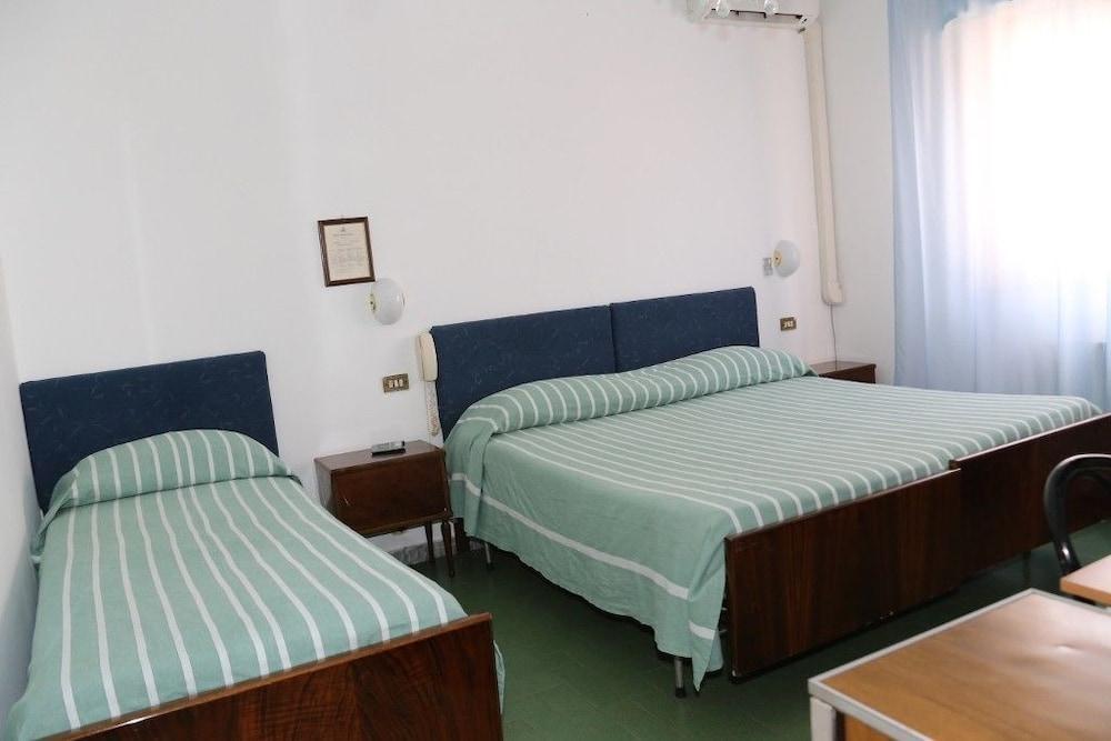 Meublè Andrea Doria 2*